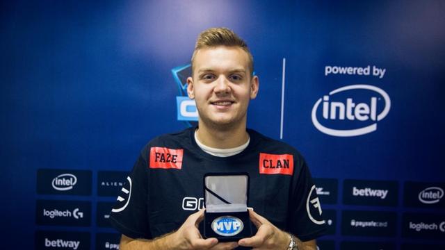 T1官方：已获电竞世界杯参赛邀请，队伍内部正在商议是否参加